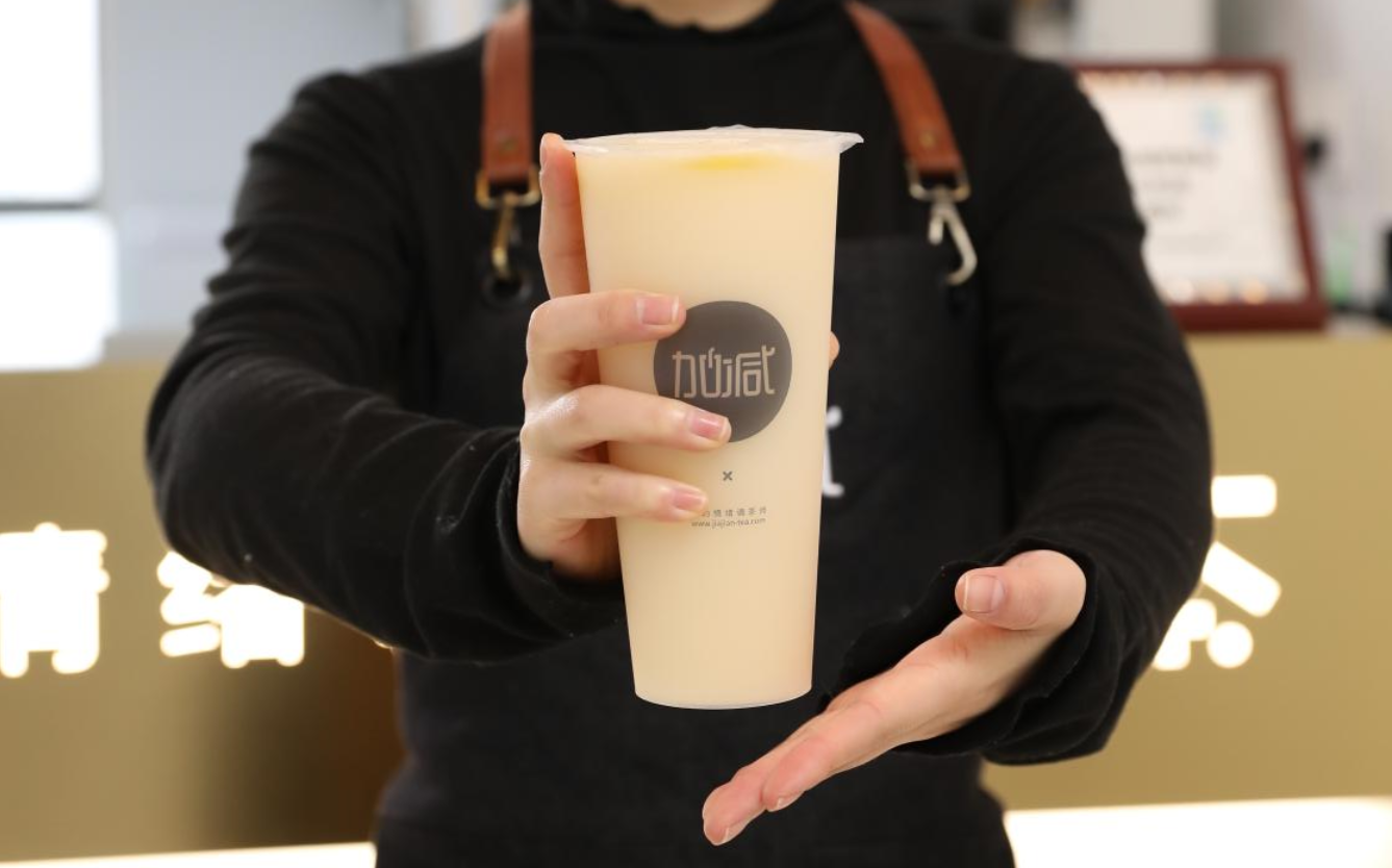 瓦力棋牌茶饮：选择奶茶加盟应该考虑品牌哪些实力